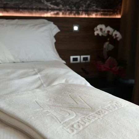 Dolomeet Boutique Hotel Pinzolo Exterior photo