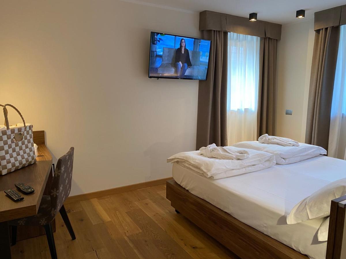 Dolomeet Boutique Hotel Pinzolo Exterior photo