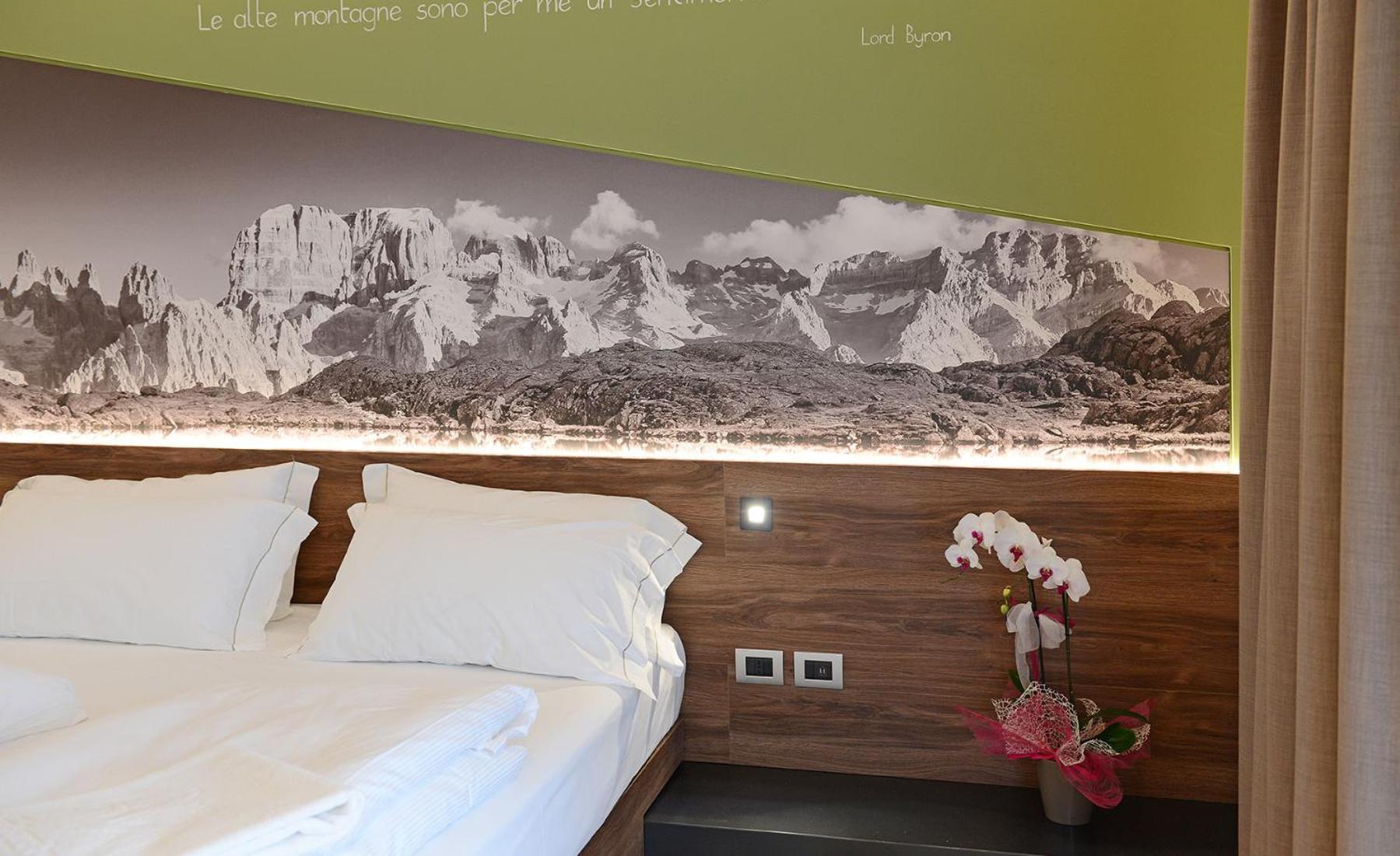 Dolomeet Boutique Hotel Pinzolo Exterior photo