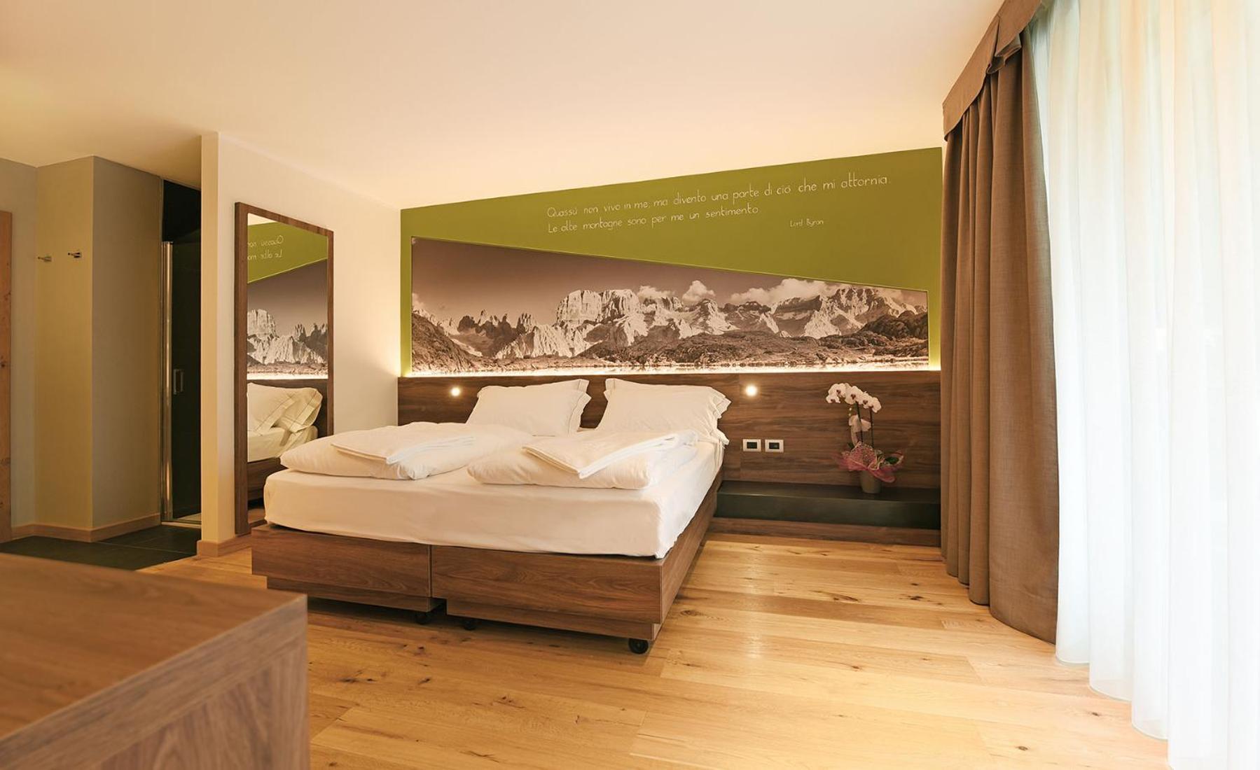 Dolomeet Boutique Hotel Pinzolo Exterior photo
