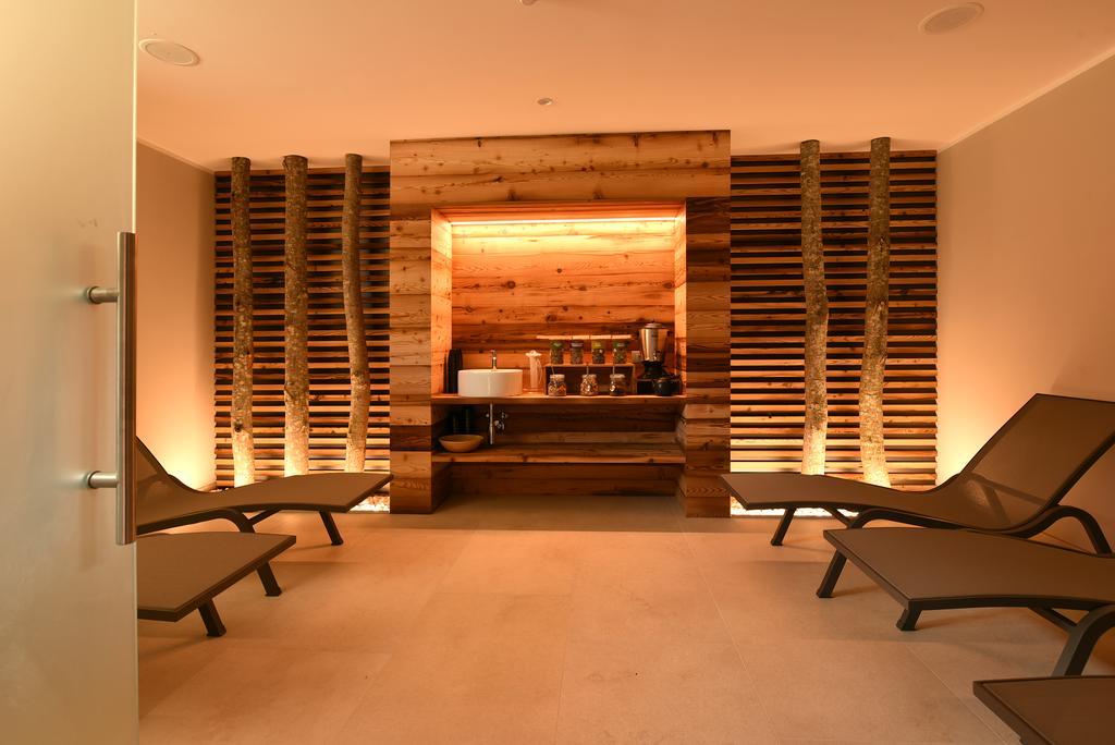 Dolomeet Boutique Hotel Pinzolo Exterior photo