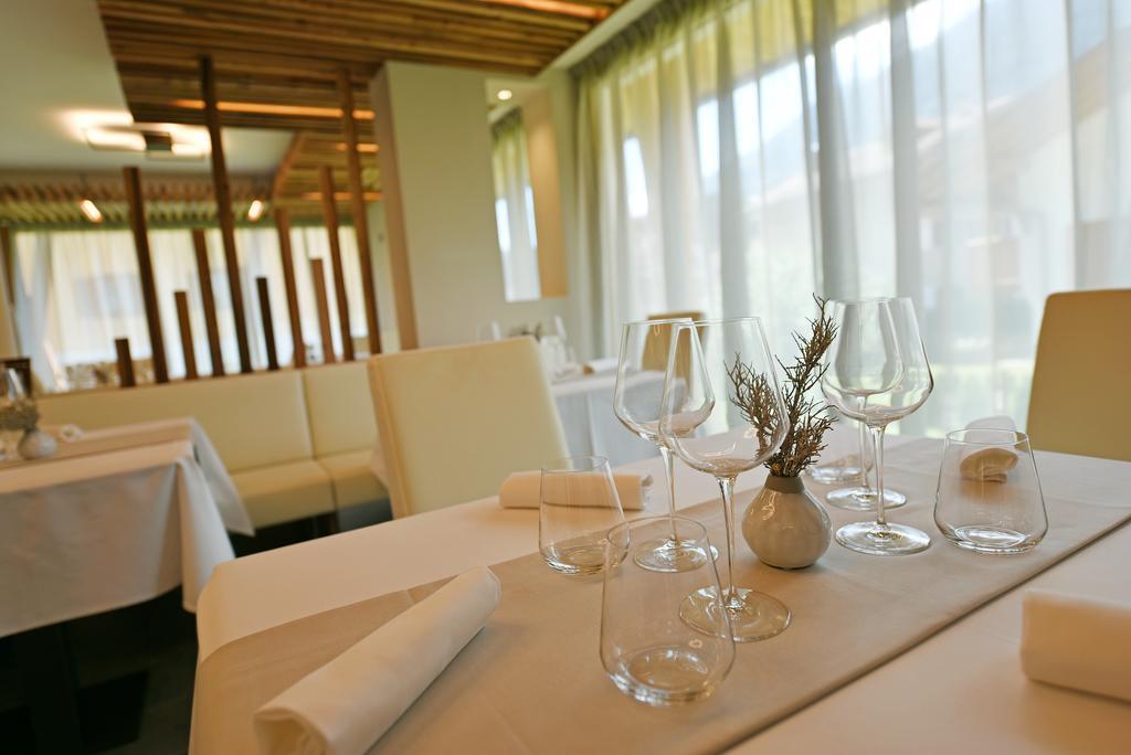 Dolomeet Boutique Hotel Pinzolo Exterior photo