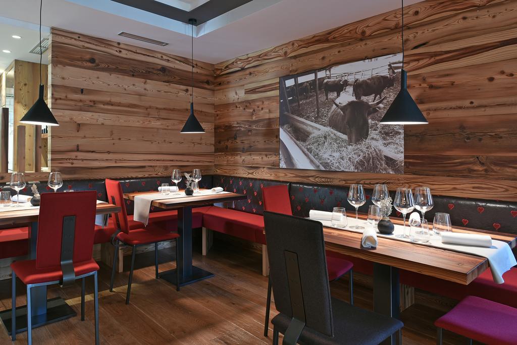 Dolomeet Boutique Hotel Pinzolo Exterior photo