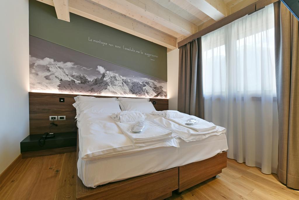 Dolomeet Boutique Hotel Pinzolo Exterior photo